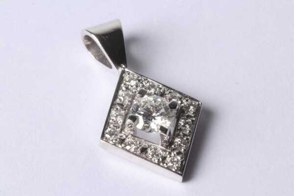 GOLD DIAMOND PENDANT
