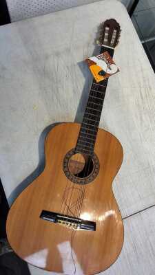 ACOUSTIC GUITAR