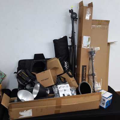 STUDIO PHOTOGRAPHY EQUIPMENT