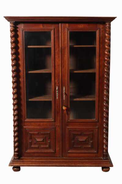 ENCLOSED DISPLAY CASE
