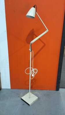 FLOOR LAMP