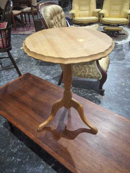 WINE TABLE