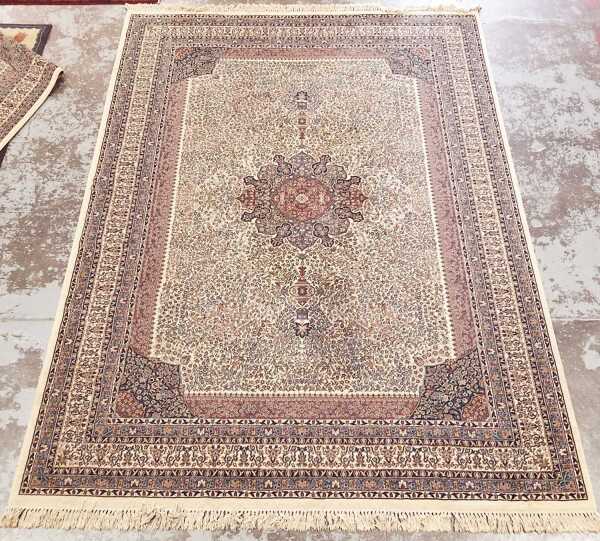 FLOOR RUG