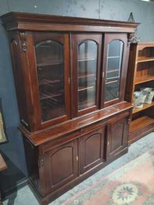 DISPLAY CASE