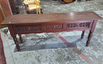 CONSOLE TABLE
