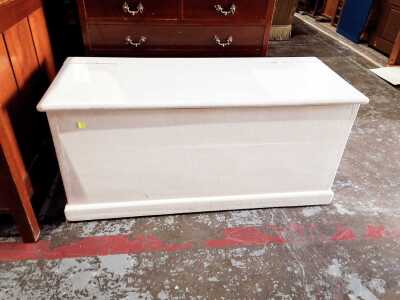 VINTAGE TRUNK