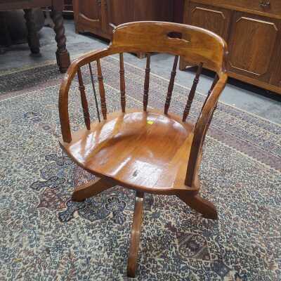 CAPTAIN'S CHAIR