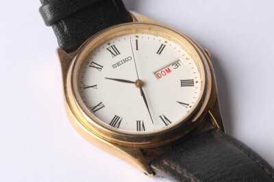 WRIST WATCH
