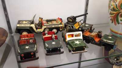 TINPLATE JEEPS