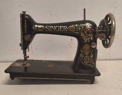 VINTAGE SEWING MACHINE