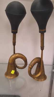 PAIR OF CAR HORNS