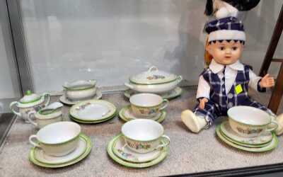 VINTAGE DOLLS & TEASET