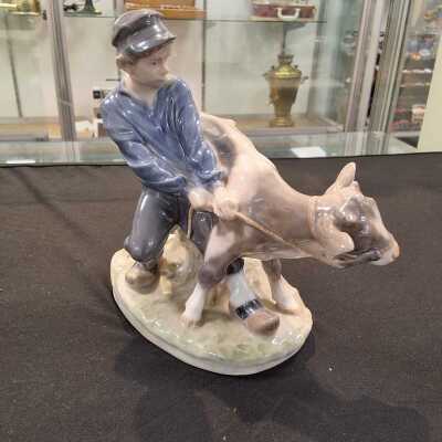COW TENDER FIGURE