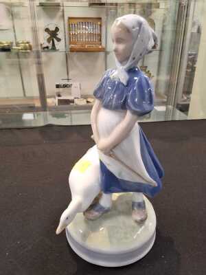 GOOSE GIRL FIGURE