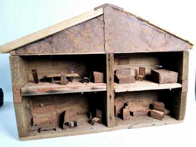 DOLLS HOUSE