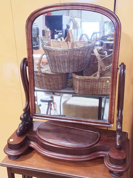 VANITY MIRROR