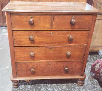 CHEST OF DRAWERS