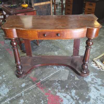 CONSOLE TABLE