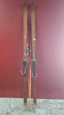 SKIS