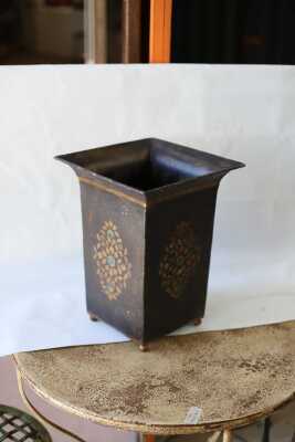 PLANTER