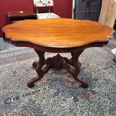 SALON TABLE
