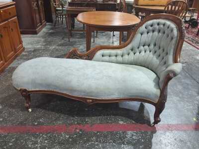CHAISE