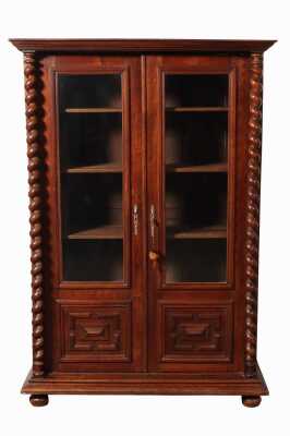 ENCLOSED DISPLAY CASE