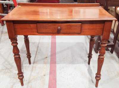 HALL CONSOLE