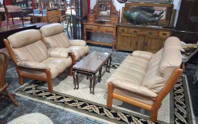 LOUNGE SUITE