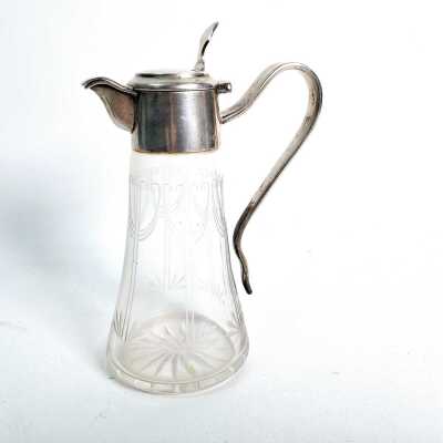 CONDIMENT POURER