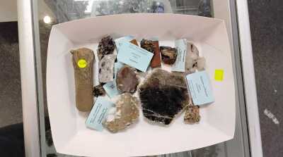 ROCKS & CRYSTALS