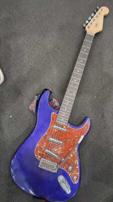 STRATOCASTER GUITAR