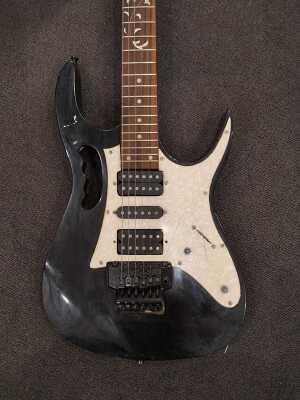 IBANEZ GUITAR