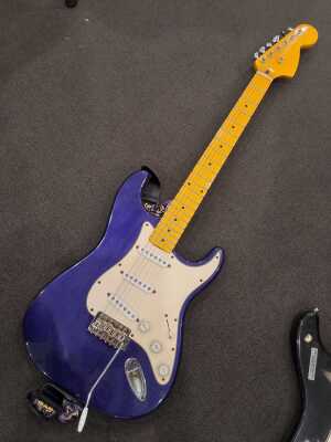 STRATOCASTER GUITAR