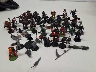 WARHAMMER FIGURES