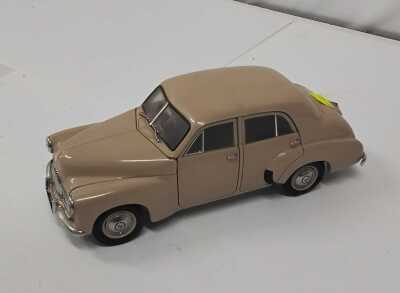 MODEL HOLDEN