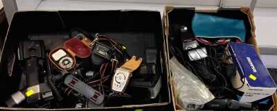 LIGHT METERS AND CAMERA FLASHES