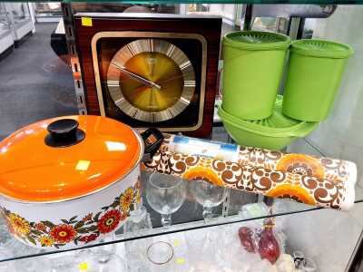 RETRO HOMEWARES