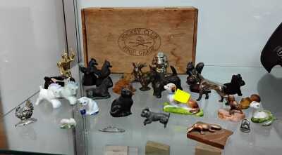 COLLECTABLE FIGURES