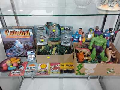 TOYS AND COMICS