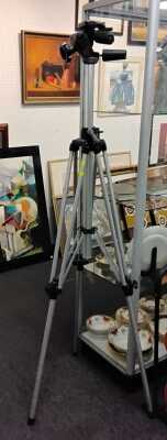 MANFROTTO TRIPOD