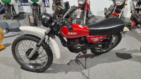 YAMAHA DT100