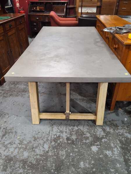 OUTDOOR TABLE