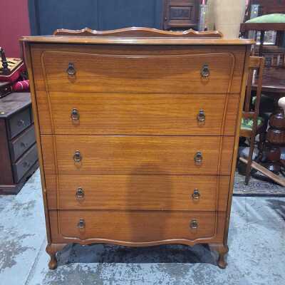 CHEST OF DRAWERS