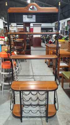 BAKERS STAND