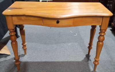 HALL CONSOLE