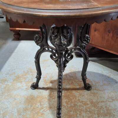 GARDEN TABLE