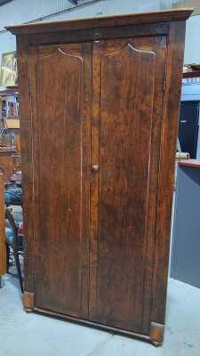 CORNER CABINET