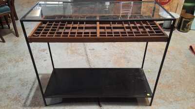 CONSOLE TABLE