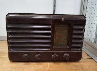 VINTAGE RADIO